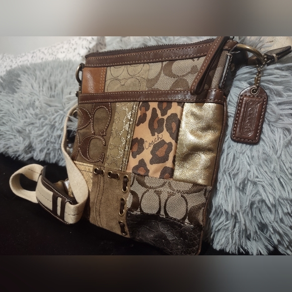 Coach - Picture 6 of 7